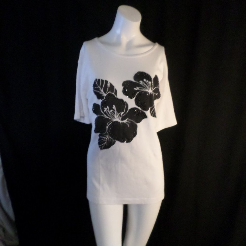 💖NWT Victoria jones top